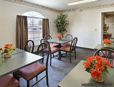 Super 8 By Wyndham Dallas South Restaurant bilde