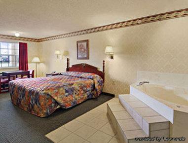 Super 8 By Wyndham Dallas South Rom bilde