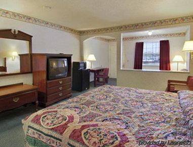 Super 8 By Wyndham Dallas South Rom bilde